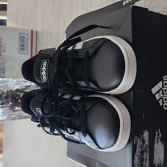 Kids black and white size 12 adidas sneakers - Picture 5 of 6